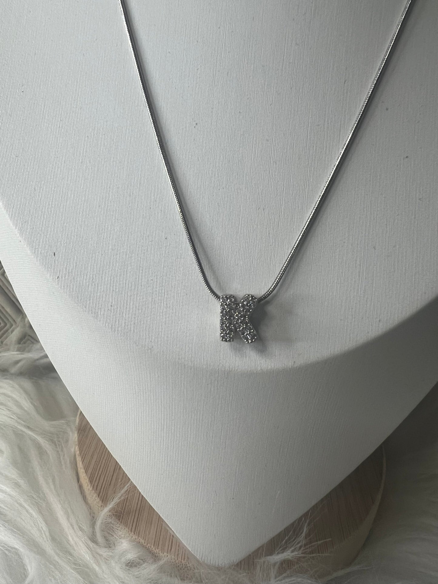 Collar Silver Glow “K”