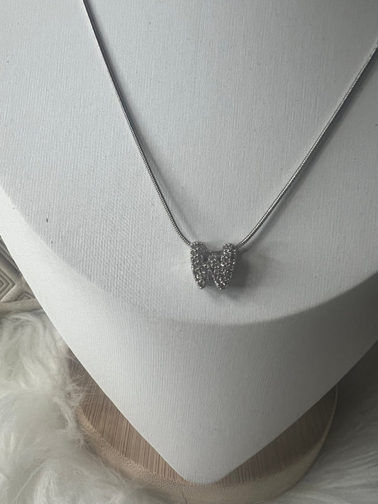 Collar Silver Glow “W”