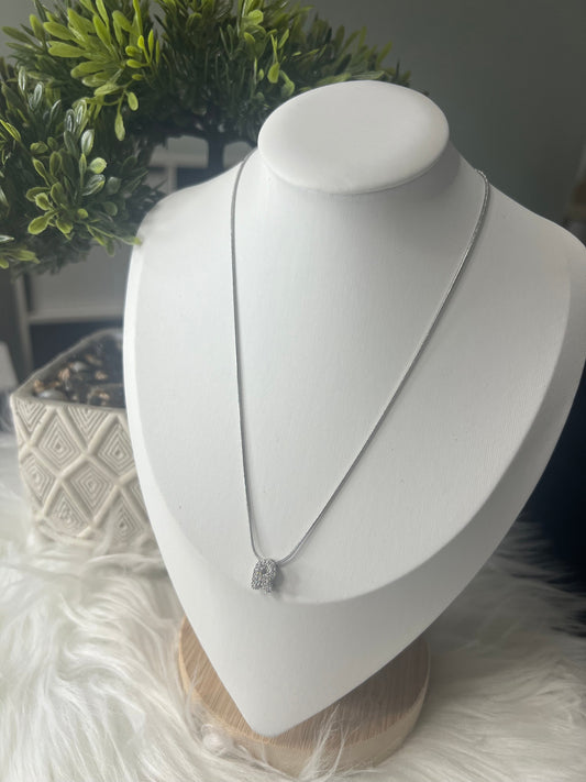 Collar Silver Glow “R”