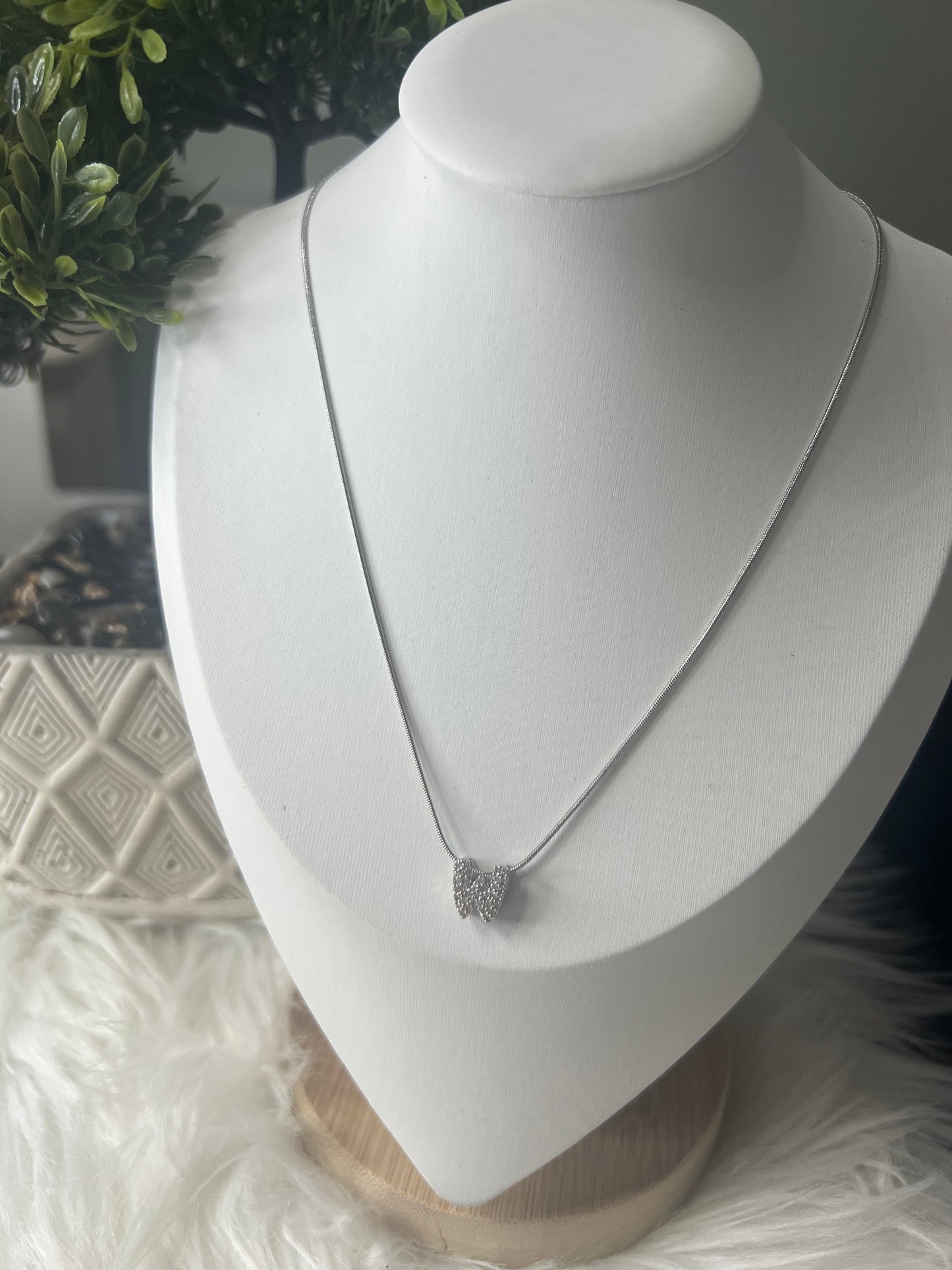 Collar Silver Glow “W”