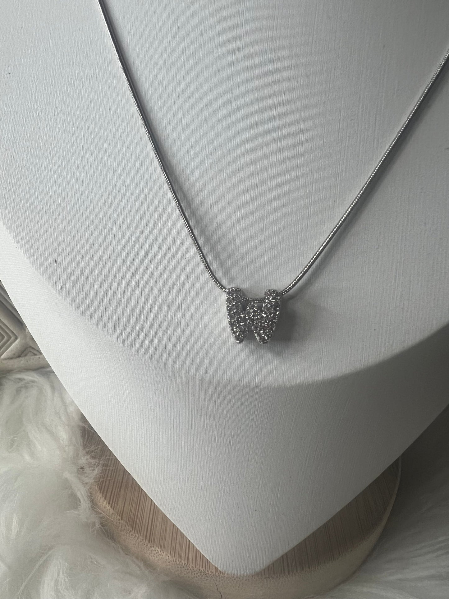 Collar Silver Glow “W”