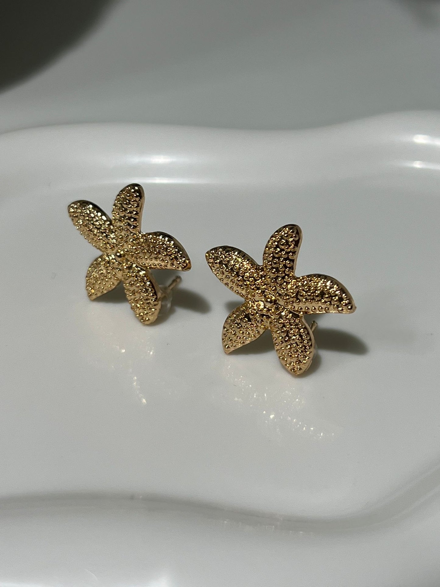 Aretes Estrella Del Mar Dorada