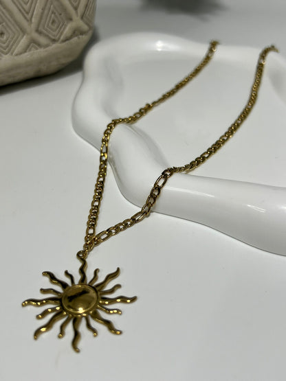 Collar Sol Radiante Dorado