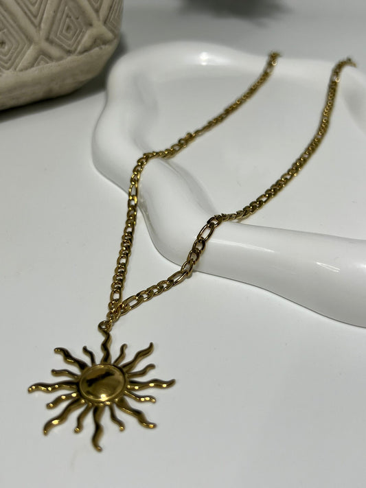 Collar Sol Radiante Dorado