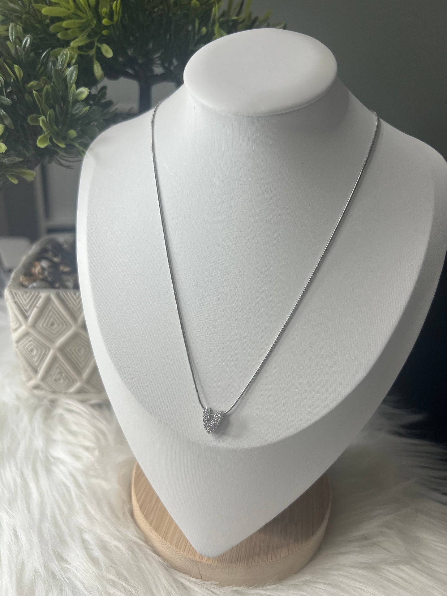 Collar Silver Glow “V”