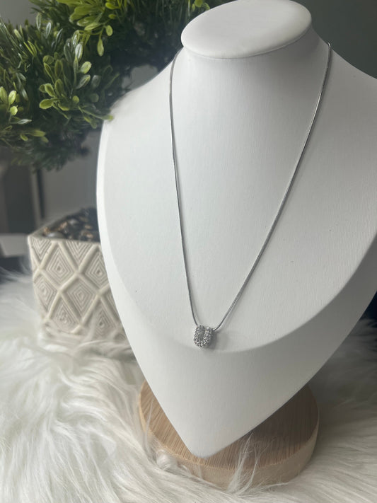 Collar Silver Glow “U”