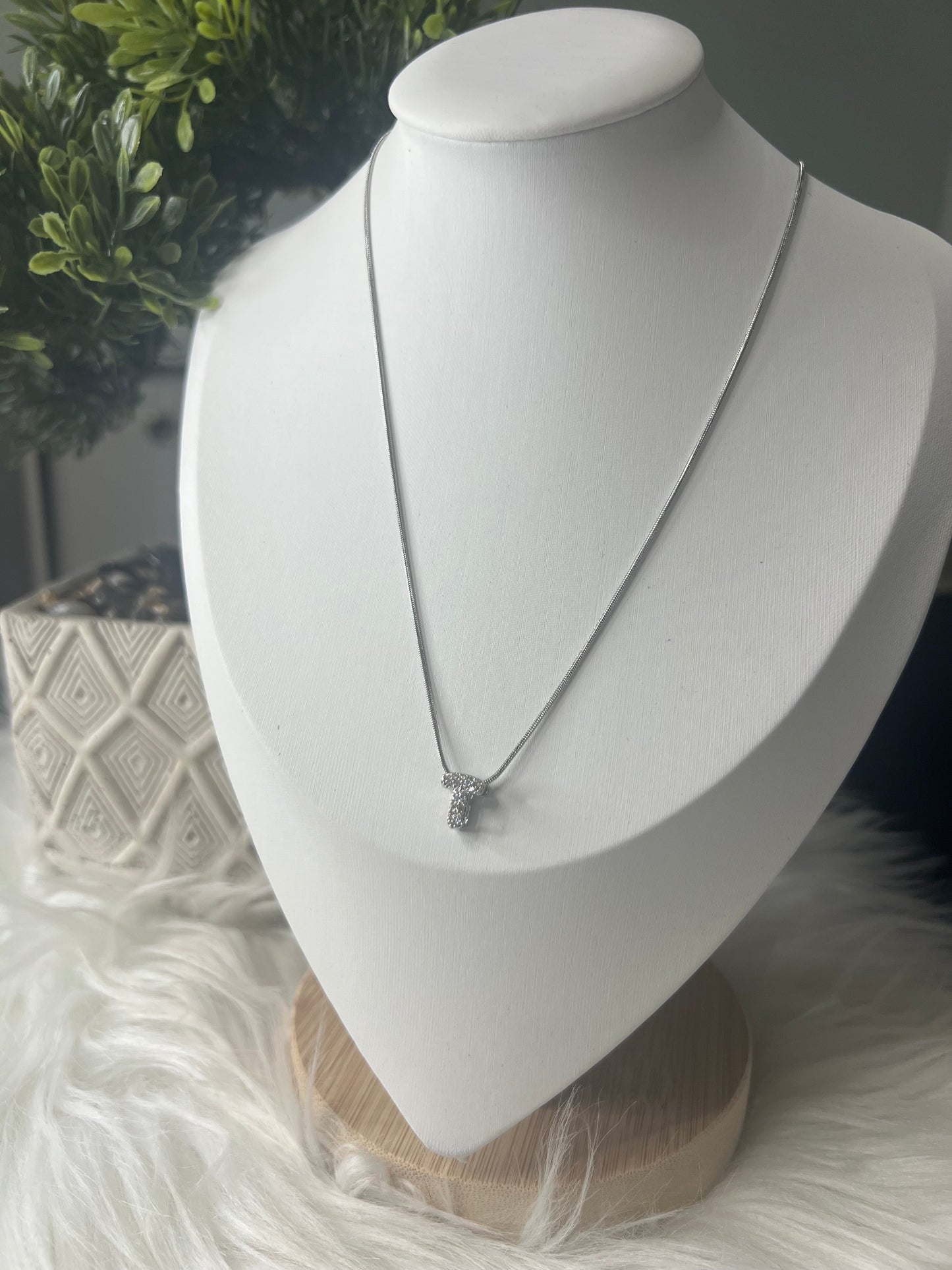 Collar Silver Glow “T”