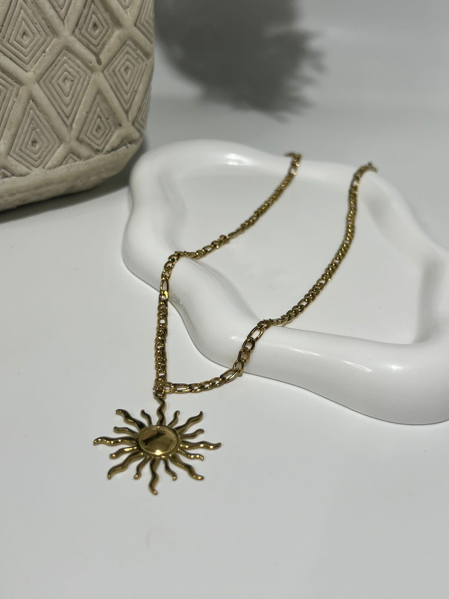 Collar Sol Radiante Dorado