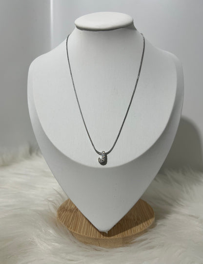 Collar Silver Glow “J”