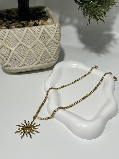 Collar Sol Radiante Dorado